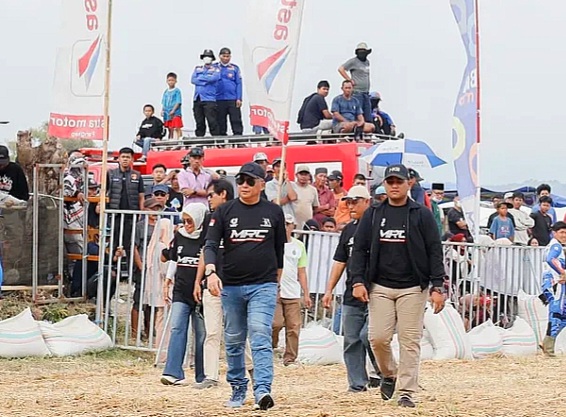 Wakil Bupati Barru Buka Lomba Balap Taksi Gabah, Ajang Kreativitas Sekaligus Tingkatkan Ekonomi Warga