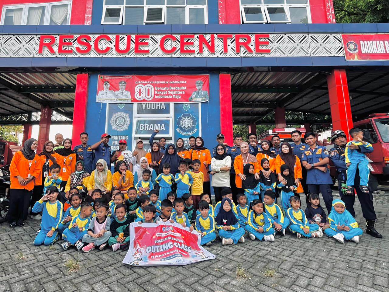 Mengenal Profesi Penyelamat, TK Negeri 3 Sumpang Binangae Gelar Outing Class ke Markas Damkar Barru