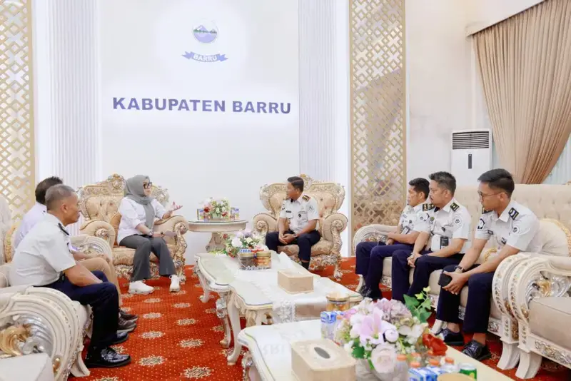 ​Dukung Program Kemandirian, Bupati Barru Apresiasi Produksi Paving Block FABA Karya Warga Binaan Rutan