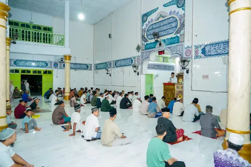 Basuh Luka Hati di Malam Ramadan, Pesan Sejuk Wabup Abustan untuk Warga Lembae agar Buang Sifat Si Bombe-Bombe