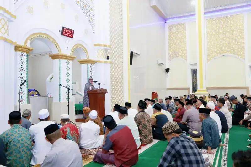 Buka Ruang Silaturahmi di Masjid Masdarul Birri, Bupati Andi Ina: Pemerintah Ada Karena Doa Rakyat
