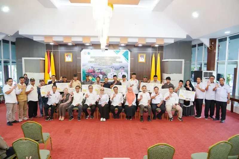 Serahkan Bantuan Alsintan, Bupati Barru Tekankan Pakta Integritas: Jangan Ada Pungli dan Penyalahgunaan