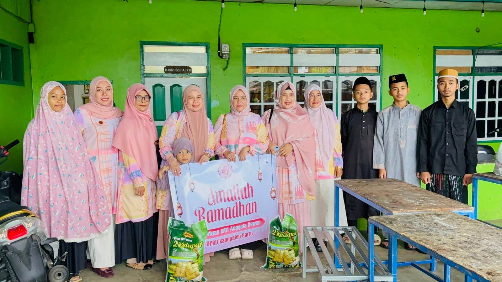 Persatuan Istri Anggota DPRD Barru Gelar Amaliah Ramadhan, Salurkan Sembako di Panti Asuhan dan Rumah Tahfidz Qur’an