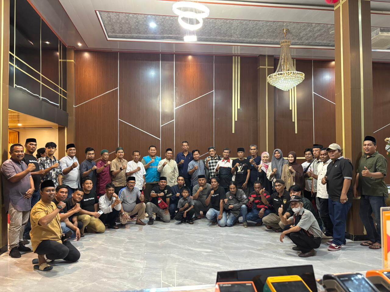 Momen Hangat di D’Shining Hotel, Saat PLN UBP Barru Duduk Semeja dengan Mitra Media dan LSM