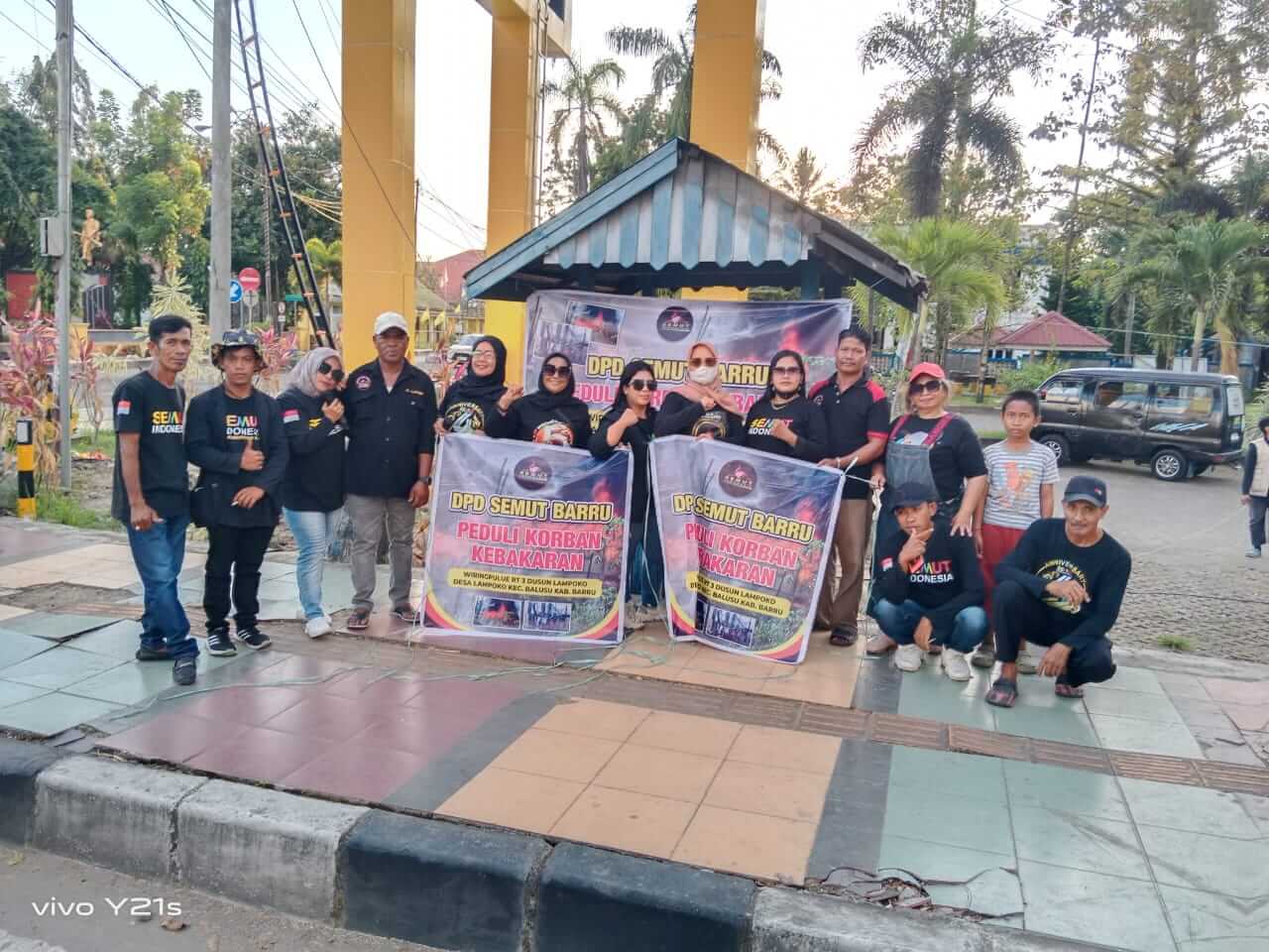 ​Wujud Kepedulian, DPD SEMUT Barru Hadir Ringankan Duka Korban Kebakaran Lampoko