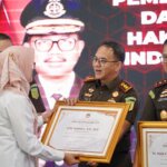 ​LPSK Beri Penghargaan Khusus untuk Kejari Barru Terkait Penelusuran Aset Pelaku Kejahatan