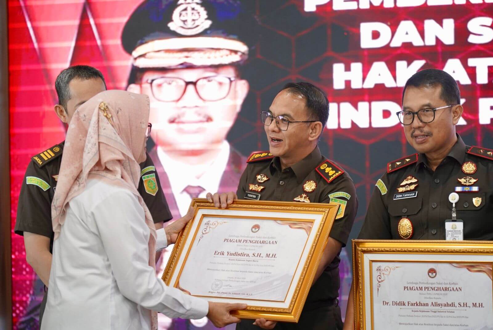 ​LPSK Beri Penghargaan Khusus untuk Kejari Barru Terkait Penelusuran Aset Pelaku Kejahatan