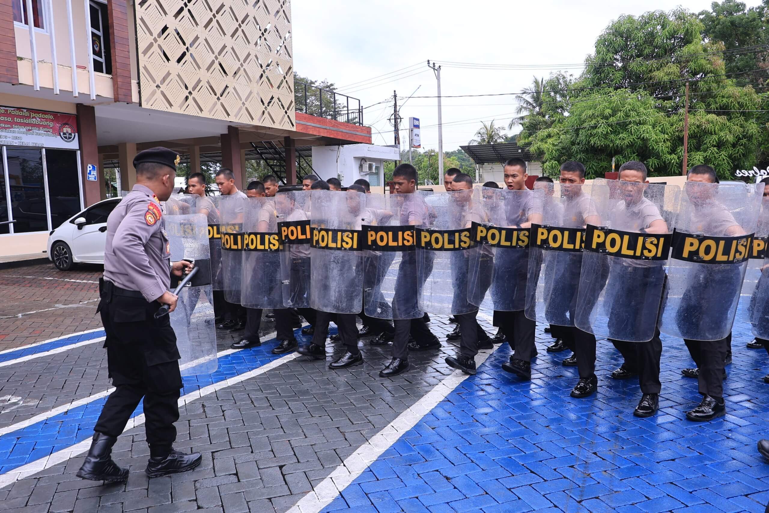 ​Polres Barru Bekali Siswa Latja SPN Batua dengan Kemampuan Penanggulangan Huru Hara