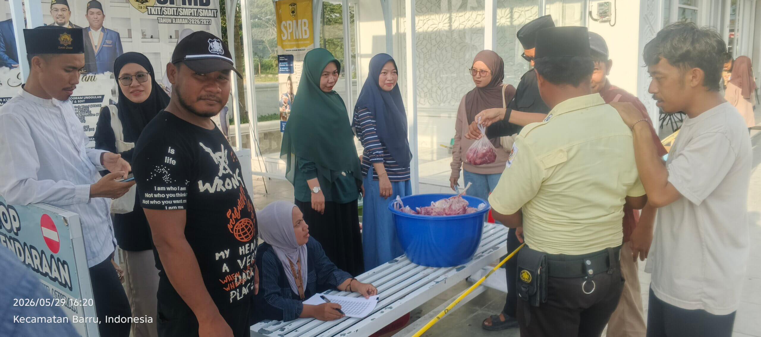 ​Wujud Nyata Ukhuwah, Masjid Baiturrahman H. Lawe Zam Zam Centre Sukses Distribusikan Hewan Qurban 3 Sapi dan 1 Kambing