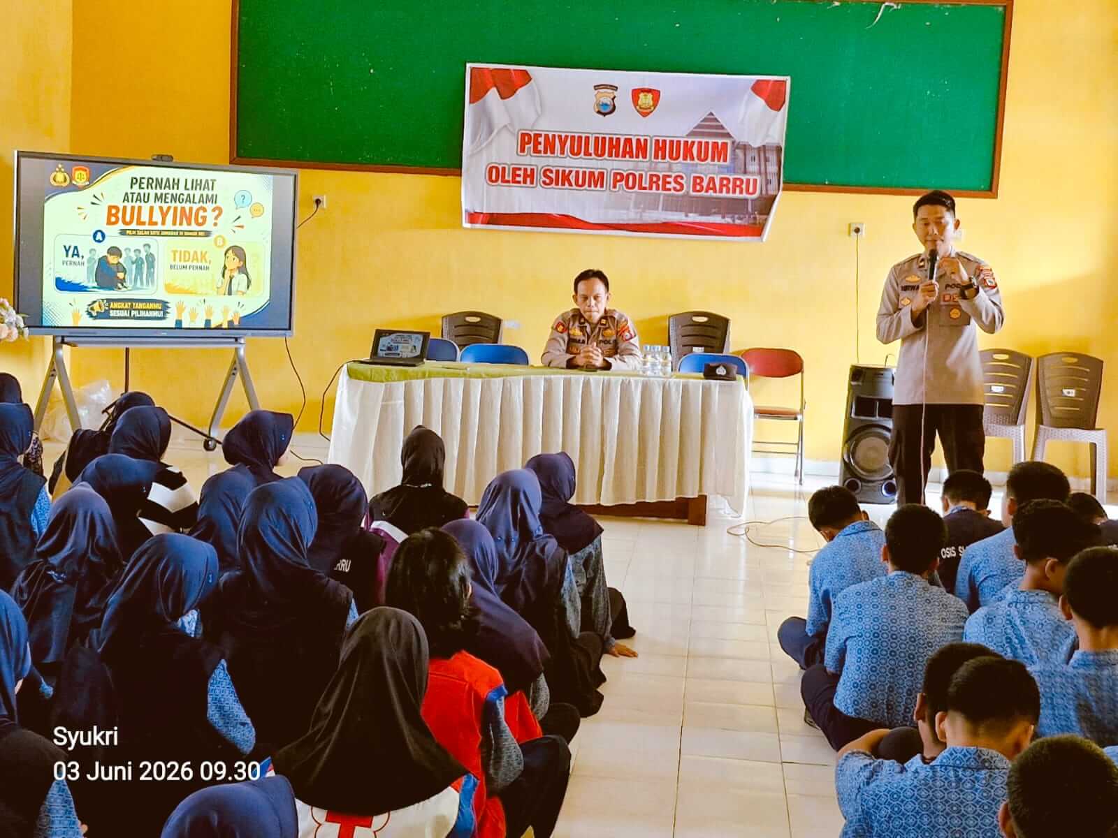 ​Cegah Perundungan di Sekolah, Sikum Polres Barru Beri Penyuluhan Hukum di SMPN 1 Barru