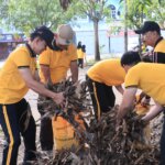 ​Peringati Hari Bhayangkara ke-80, Personel Polres Barru Bersihkan Pasar hingga Sarana Ibadah