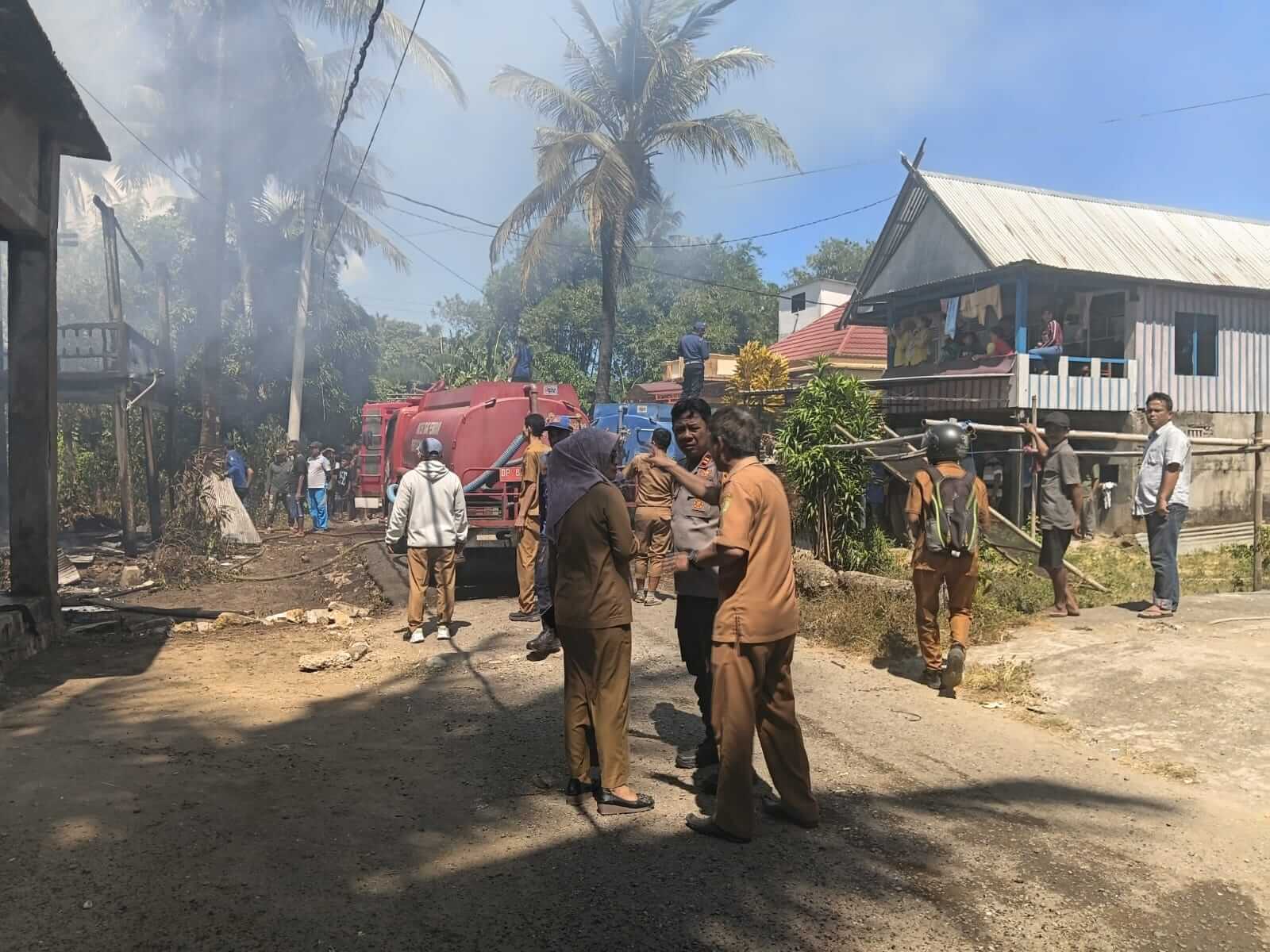 ​Diduga Korsleting Listrik, Rumah Panggung di Tanete Rilau Barru Ludes Terbakar