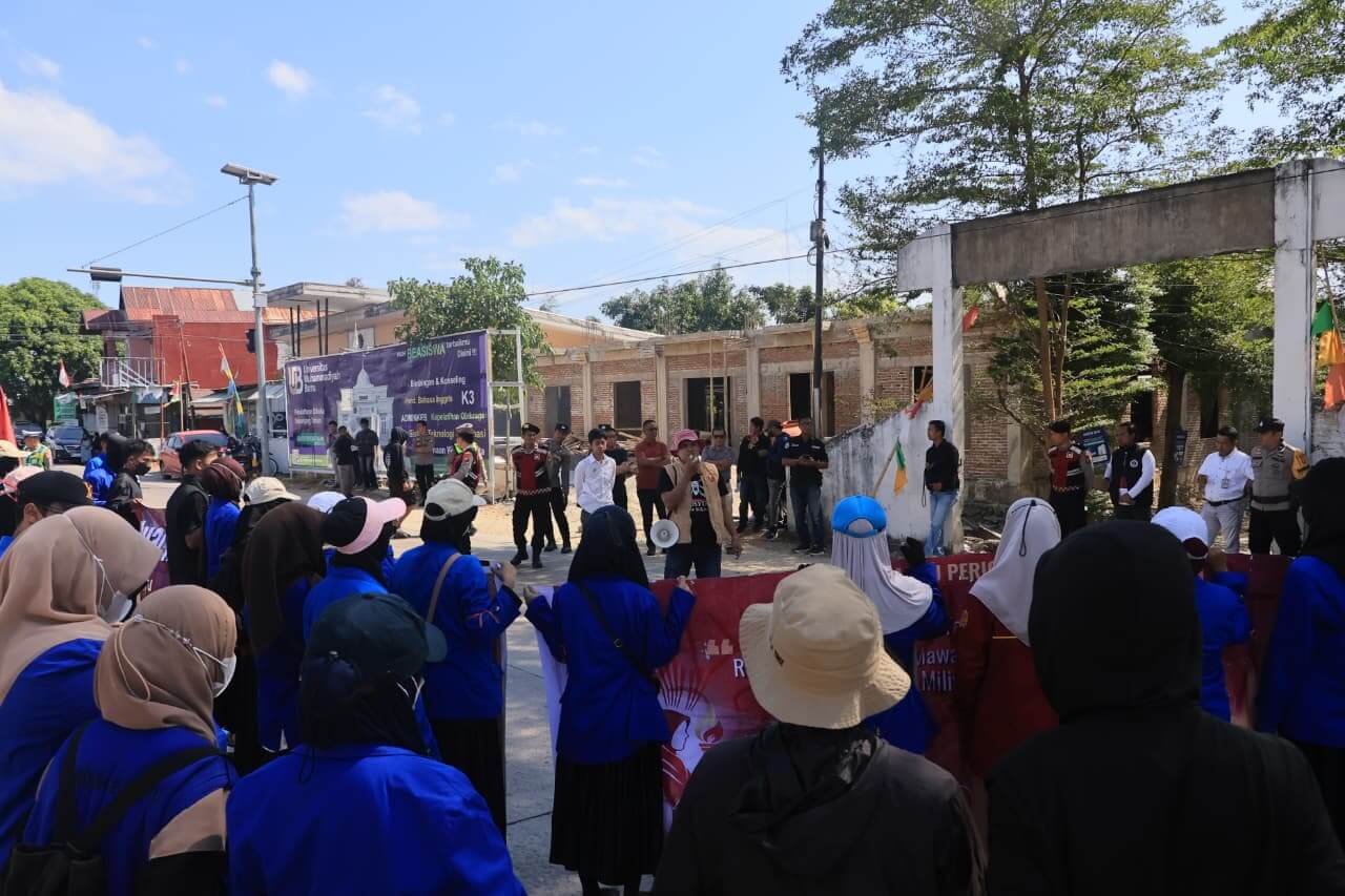 Pengamanan Aksi Penyampaian Aspirasi di Depan Kampus Universitas Muhammadiyah Barru Berlangsung Aman dan Kondusif