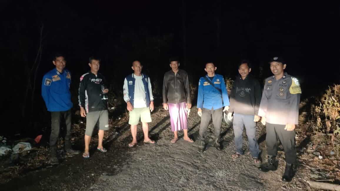 ​Kebakaran Lahan di Dusun Pacciro, Aksi Cepat Bhabinkamtibmas dan Damkar Berhasil Selamatkan Pemukiman Warga