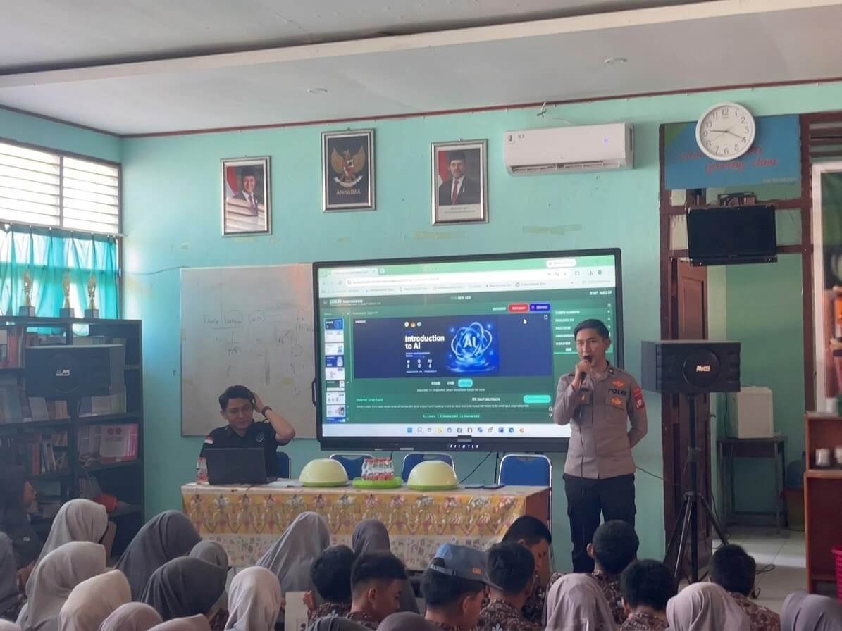 ​Cegah Kejahatan Siber, Polres Barru Beri Pemahaman AI dan Keamanan Data ke Siswa SMKN 3
