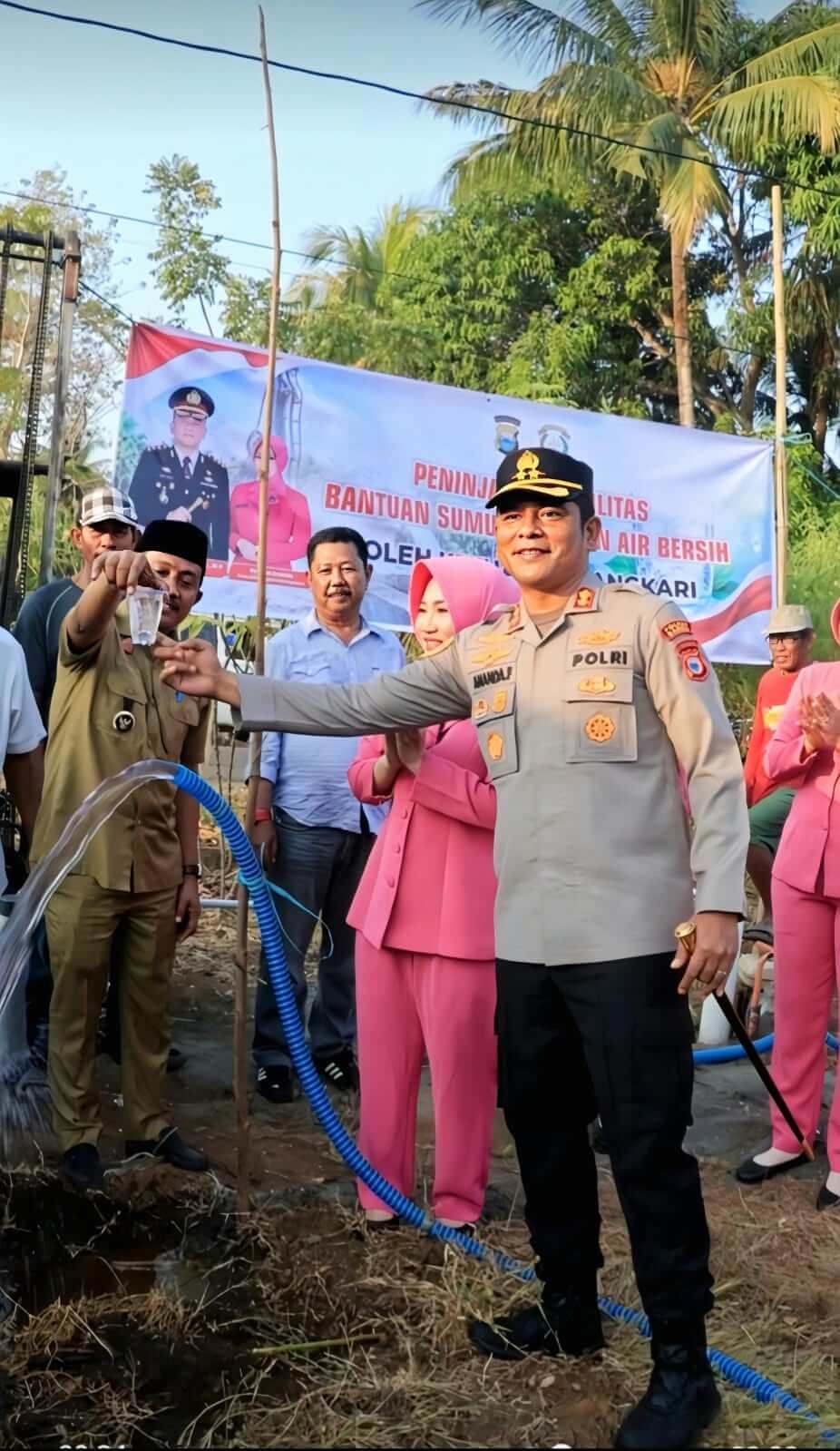 KETUA BHAYANGKARI CABANG BARRU TINJAU FASILITAS SUMUR BOR DAN AIR BERSIH, HADIRKAN MANFAAT NYATA BAGI WARGA LIPUKASI