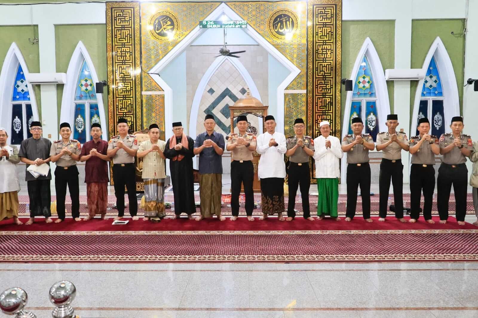 Subuh Keliling di Masjid Mujahidin Bottoe, Kapolres Barru Imbau Warga Waspadai Narkoba dan Balap Liar